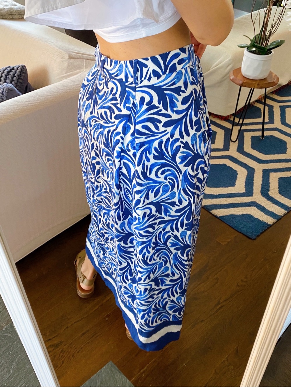 JULES & LEOPOLD Vibrant Blue and White Floral Print Midi Skirt! 💙 - Picture 4 of 15